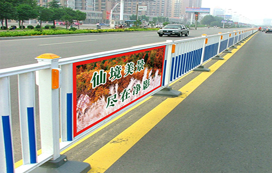 道路<a href=http://sweetlakecakes.com target=_blank class=infotextkey>護(hù)欄</a>