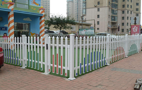 幼兒園<a href=http://sweetlakecakes.com target=_blank class=infotextkey>圍欄</a>